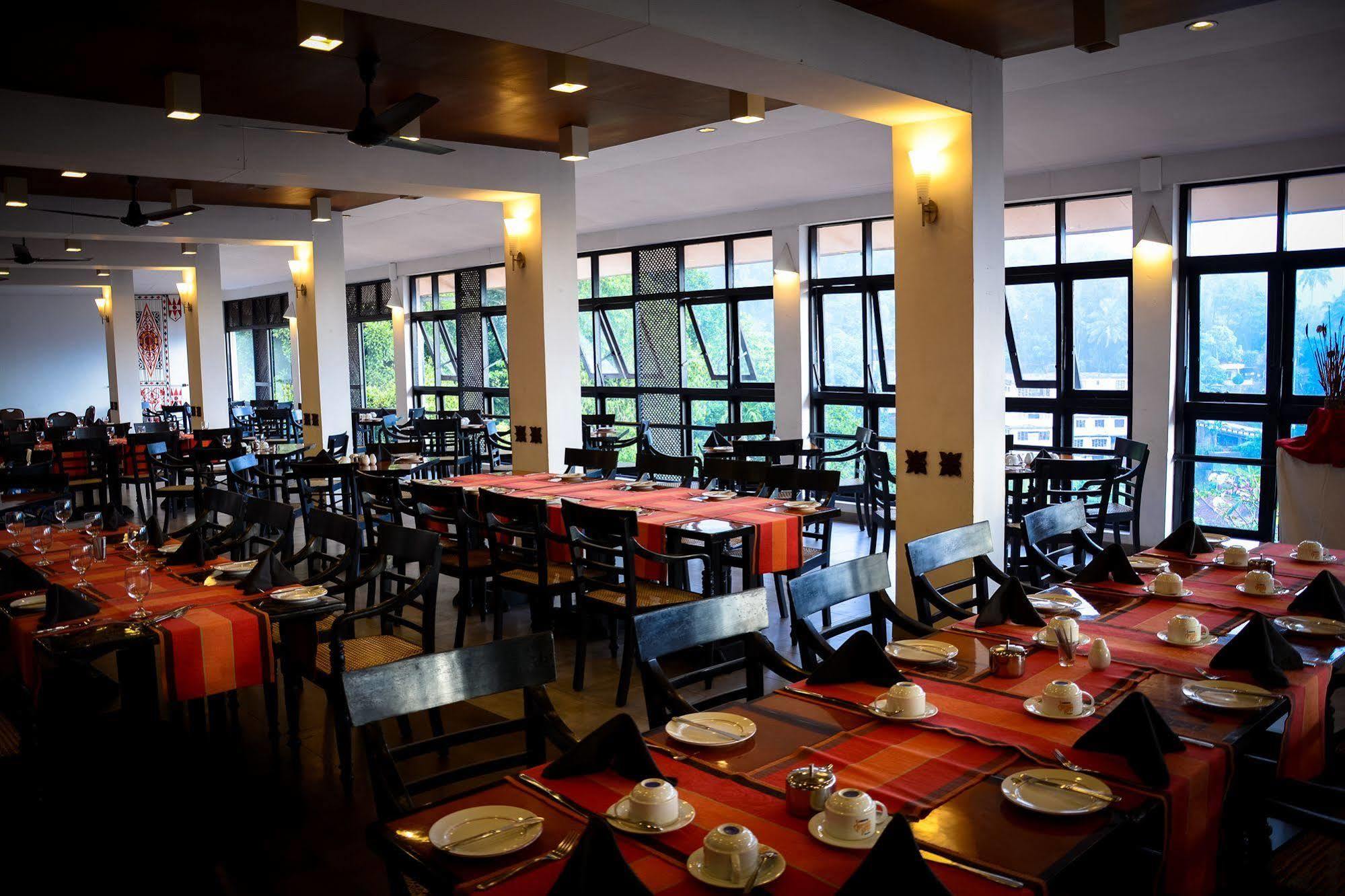 Hotel Hilltop Kandy Luaran gambar