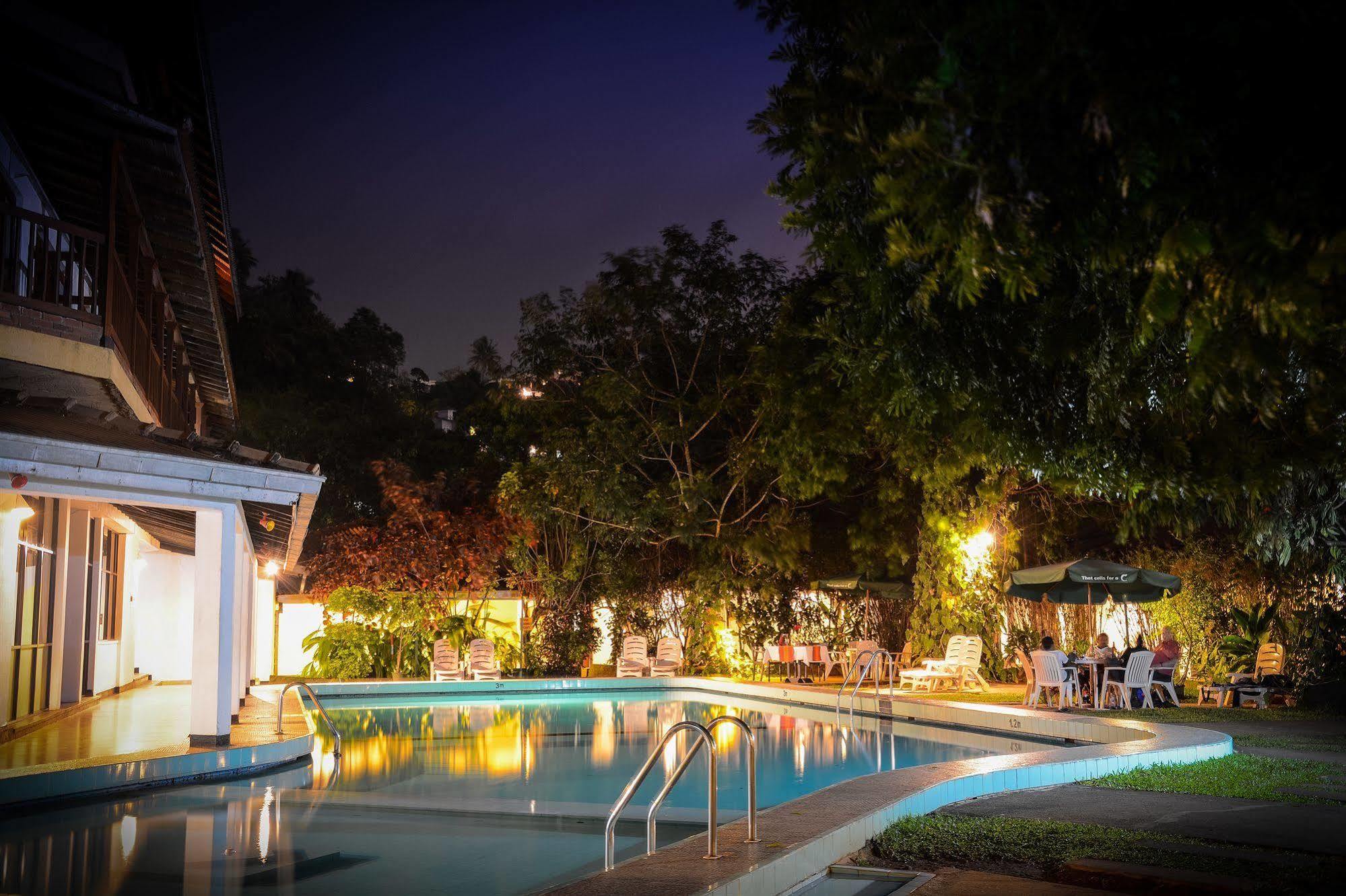 Hotel Hilltop Kandy Luaran gambar